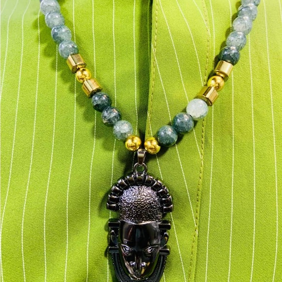 Necklaces - Picture 4 of 4